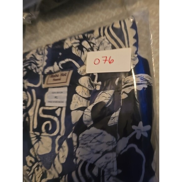 Aloha Hut Hawaii Men's Tropical Print Short Sleeve Shirt Size XL Silky Feel - Picture 6 of 6